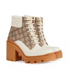 With A Sports-Influenced Style, These Gucci Ankle Boots Are Crafted From The House's Iconic Gg Supreme Pattern. Quilted Detailing Adds A Unexpected Contrast At The Ankle, Creating A Contemporary Feel. Made In Italy Composition Outer: Leather 50%, Canvas 50% Sole: Rubber 100% Size Eur 41 = Us 11 Gucci Ankle Boot, White Gucci Boots, Short Doc Martens, Gucci Clothes Women, Ugg Boots Mini, Gucci Outfits Women, Gucci Women Shoes, Designer Things, Gucci Products