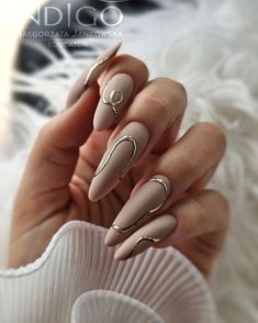 Late Fall Early Winter Nails, Nails 2024 Winter, 2024 Winter Nails, Late Fall Nails, Early Winter Nails, Long Winter Nails, Winter Nails Inspiration, Sophisticated Nail Designs, Nail Base Coat