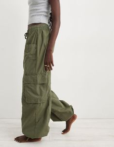 Cargo Pants Color, Baggy Cargo Pants, Spring Break Outfit, Streetwear Accessories, Stylish Women Fashion, Outdoor Pants, Cargo Pant, Mens Outfitters, Fashion Help