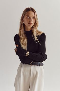 Business Portrait, Paris Outfits, Smart Casual Outfit, Black Long Sleeve Top, Business Outfit, Work Attire, Work Fashion, Black Knit