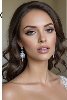 Wedding Bride Makeup Natural, Old Hollywood Glamour Makeup, Classic Wedding Makeup, Hollywood Glamour Makeup, Wedding Bride Makeup, Bride Makeup Natural, Mood Wedding, Fab Mood, Rich Brown Hair