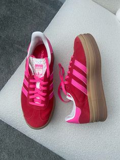 Outfits With Colorful Shoes, Pink And Red Adidas, Colourful Adidas Shoes, Adidas Gazelle Bold Outfit, Gazelle Bold Outfit, Pink Red Outfit, Colourful Trainers, Satellite Stompers