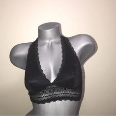 Victorias Secret Unlined Halter Wireless Lace Bralette Bra Small. Nwt Elegant Bra-friendly Halter Neck Intimate, Elegant Stretch Triangle Top Bra, Victoria's Secret Triangle Top With Built-in Bra, Blue Lace Bra, Push Up Lingerie, Floral Bra, Printed Bras, Long Crop Top, Bralette Crop Top