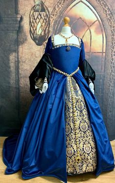 Tudor Tailor, Tudor Gown, Tudor Dress, Tudor Costumes, Tudor Fashion, Tudor Period, Gown Blue, Reine Elizabeth