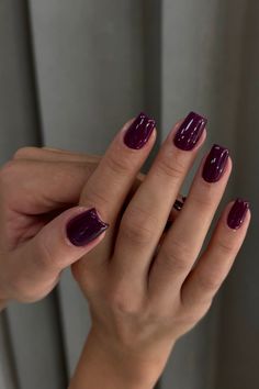 Ni rojo ni negro, este es el tono más elegante que puedes llevar en tu manicura. Color