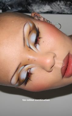 Graphic Liner With Gems, Campy Makeup Looks, Meicrosoft Makeup Looks, Interesting Makeup Looks, Artistic Makeup Looks, Makeup Looks Creative, British Preppy, Makeup Runway