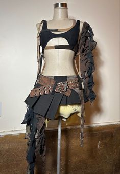 Rave Fit, Dystopian Fashion, Rok Mini, Diesel Punk, Preformance Outfits, 70s Vibes