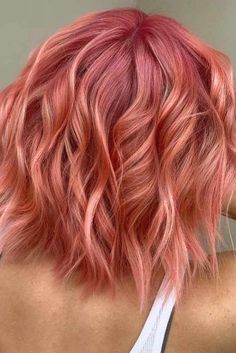 Gold Hair Colors, Hair Color Rose Gold, Peach Hair, Hair Artist, Lob Haircut, Beautiful Hair Color, Peinados Fáciles Para Cabello Corto, Rose Gold Hair