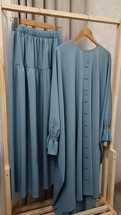 Islamic Outfits For Women, Diy Abaya, Islamic Outfits, Simple Abaya, Modest Outfits Muslim, Muslimah Fashion Casual, Muslim Women Clothing, Hijab Designs, Modesty Outfits