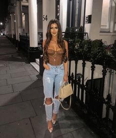 Instagrammable Bar, Elegantes Party Outfit, Casual Bar Outfits, 21st Birthday Outfit, 21st Birthday Outfits, Bar Outfits, Party Outfits Night, Fest Outfits, Bar Outfit