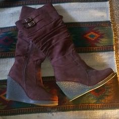 Soda Brand, Never Worn, Brown Knee High Boots. Inside Zipper, Round Toe, 2 Thin Buckle Adornment On Top. Super Comfy, And Warm. Rubber Wedge Heel. Size 8. Soda Brands, Goth Shoes, Brown Knee High Boots, Soda Shoes, Suede Wedges, Wedge Boots, Womens Shoes Wedges, Fit Inspo, Pretty Face