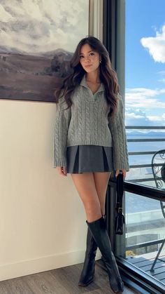 Dress Outfit Winter, Outfit Informal, Trendy Outfit Inspo, Flight Attendant Fashion, Grey Skirt, Miniskirt Outfits, Pinterest Outfits, Cute Fall Outfits