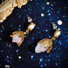 Discover the magic of our Natural Amethyst Stone Drop Earrings! With a golden finish and a dreamy atmosphere, these earrings exude elegance and grace. Adorned with a pearl, they will transport you to a fairy tale world of nobility. Make a lasting impression with their attractive and natural amethyst stone. Detail Plating: 18K Gold Materials: 18K Gold on Brass, Pearl, Natural Amethyst Stone Size:   1.57 "*0.75"(4c m*1.9cm) Weight: 5.8g Mystical Gold Drop Earrings, Gold Spiritual Drop Crystal Earrings, Mystical Gold Jewelry With Matching Earrings, Spiritual Gold Crystal Drop Earrings, Gold Spiritual Crystal Earrings As A Gift, Gold Crystal Earrings For Spiritual Gift, Gold Spiritual Crystal Earrings For Gift, Mystical Handmade Gold Crystal Earrings, Bohemian Gold Crystal Earrings As Gift