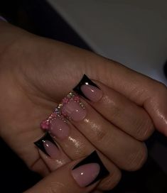 Duck Nails Pink And Black, Cute Short Acrylic Nails Square Black, Acrylic Square Short Nails, Black And Pink Duck Nails, Pink French Tip Duck Nails, Black Short Duck Nails, Black French Duck Nails, Black Birthday Nails Short, Black Short Acrylics