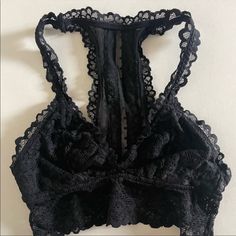 Aerie Bralette Floral Lace Racerback Style In Black Unlined Bra Size Xs Excellent Condition Welcome To Littlebeachco’s Closet On Poshmark, The Perfect Place To Find A Wardrobe Essential That You Love, At A Great Price And In An Eco Friendly Way. We Offer Brand New, Like New, And Preowned Clothing. Littlebeachco Offers A Variety Of Pieces And Styles. We Tend To Have Many Costal, Boho, And Staple Items To Add To Your Closet. Bundle 2 Or More Items And Save 15%. Offers Are Always Welcome. Thank You Black Seamless Bra With Strappy Back, Black Strappy Back Bra, Black Bra With Strappy Back, Casual Black Bra With Built-in Cups, Casual Black Bra With Built-in Bra, Black Racerback Bra Friendly, Black Lace Bralette, Unlined Bra, Black Bralette