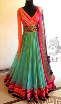 Punjabi Suits Patiala, 90s Bollywood Fashion, Dress Lehenga, Desi Wear, Dress Salwar Kameez, Indian Look, Traditional Indian Outfits, Indian Gowns Dresses, Indian Gowns