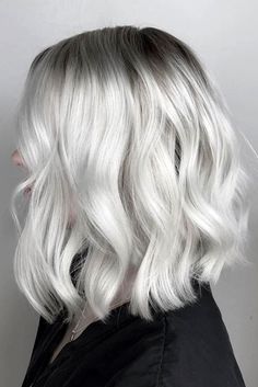 21 Pastel Hair Ideas You'll Love Grey Hair Wig, Messy Bob, Messy Bob Hairstyles, Silver Hair Color, Silver Grey Hair, Pretty Hair Color, Blonde Hair Looks