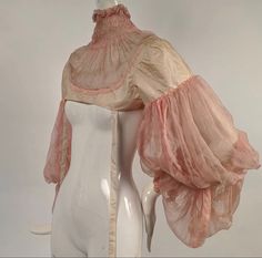 Neue Outfits, Fantasy Fashion, Looks Style, Pink Silk, Mode Inspiration, Historical Fashion, Corsets, Frankenstein, Silk Chiffon