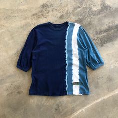 ONEILL Surf Tie Dye 3/4 Sleeve Shirt TAG : Missing tag SIZE : Medium MEASUREMENT , - Width (Armpit to armpit) : 21.5" - Length (Shoulder the end of garment) : 28.5" - Shoulder : 21" - Sleeve Length : 16" CONDITION : Good vintage used. SHIPPING, all item will be shipped with tracking number. Item received within 14-21 working days. Pre-washed Short Sleeve Tops For Summer, Blue Half-sleeve Summer Tops, Oversized Casual T-shirt With 3/4 Sleeves, Blue Relaxed Fit Half Sleeve Shirt, Blue Half Sleeve Cotton T-shirt, Blue Summer Top With 3/4 Sleeves, Blue Top With 3/4 Sleeves For Summer, Casual 3/4 Sleeve Summer T-shirt, White Relaxed Fit Top With 3/4 Sleeves