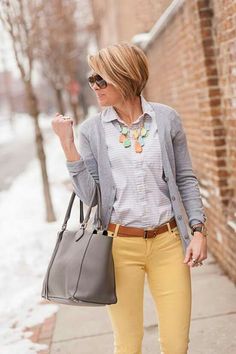 Yellow Jeans, Yellow Pants, Outfits Casuales, Work Outfit, Spring Outfits, Fall Outfits, A Woman