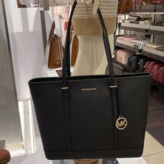 Michael Kors Jet Set Travel Large Top Zip Shoulder Tote Saffiano Leather Black Nwt 100% Authentic Style# 35f0gtvt9l Was $448.00$ Mk Note: Our Jet Set Travel Tote Is A Timeless Style For Every Season. Crafted From Saffiano Leather Accented With A Top-Stitch Trim, It Opens To A Spacious Interior With Plenty Of Room To Store All Your Essentialsbe It For A Day Or For An Entire Weekend. Use The Inside Slip Pocket To Stow Small Items That Require Easy Access. Details Tote Bag Saffiano Leather 100% Lea Bag Michael Kors Black, Mk Tote Bag, Brown Satchel, Janet Guzman, Red Purses, Blue Tote, Large Handbags, Zippered Tote, Tote Bag Leather