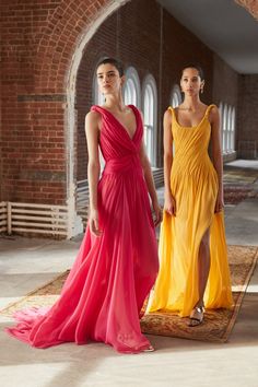 Oscar de la Renta Pre-Fall 2019 collection, runway looks, beauty, models, and reviews. Couture 2024, Fashion Show Collection, Long Dresses, Pre Fall, Gorgeous Dresses, Red Formal Dress