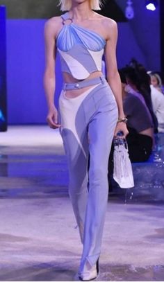 Neck Lines, Runway Fashion Couture, Runway Outfits, Oc Inspo, Stage Outfit, Futuristic Fashion, Winx Club, Stage Outfits