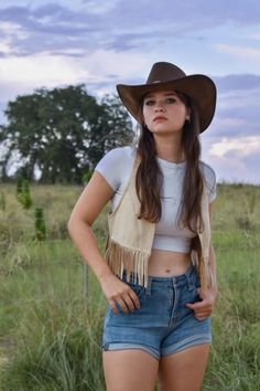 Cowgirl Artwork, Photoshoot Cowgirl, Cowboy Photoshoot, Florida Photoshoot, Cowgirl Photoshoot, Regina Cassandra, Creative Photoshoot, Photoshoot Idea, Country Women