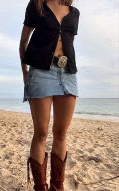 Coastal Cowgirl Aesthetic Marla Singer, Cowgirl Style Outfits, Fest Outfits, Looks Country, Cowgirl Aesthetic, Estilo Country, Nashville Outfits, Rodeo Outfits, Cowboy Outfits