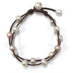 Pearl And Leather Jewelry, Classy Girls Wear Pearls, Gypset Style, Leather Anklets, Pearl Anklet, Wear Pearls, Hemp Jewelry, Jewelry Boho, Freshwater Pearl Necklaces