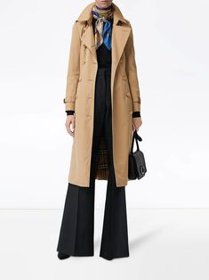 Shop Burberry The Long Chelsea Heritage Trench Coat with Express Delivery - FARFETCH Trenchcoat Style, Coat Ideas, Womens Fall Coats, Muslim Clothes, Raincoat Outfit, Fall Fashion Coats, Curated Closet, Trench Coat Outfit, Burberry Outfit