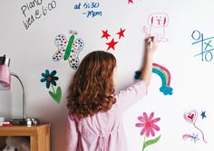 Turn a bedroom, playroom or office into a giant whiteboard with Rust-Oleum Doodle Wall, a fun alternative to a chalkboard paint. Available in white or clear, Rust-Oleum Doodle Wall is a smooth, hard finish coating that creates a unique, writeable-erasable surface on walls, tables, doors and much more. Once dry, simply use dry erase pens to draw or write messages and then wipe clean with a cloth. Application is easy and it has minimal odour, making it safe to use indoors. Wall Drawing Ideas Bedroom, Dry Erase Board Wall, Wall Drawing Ideas, Great Doodle, Freedom Wall, Dry Erase Wall