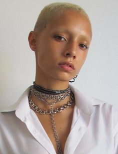 New York Models F/W 16 Polaroids/Portraits (Polaroids/Digitals) Bald Models Woman, Jazzelle Zanaughtti, Ugly Worldwide, Buzzcut Woman, Bombshell Fashion, Natural Beauty Face, Bleached Brows, Shave Eyebrows, Bleached Eyebrows