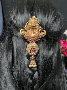 Hair Hanging Clip/Goddess Lakshmi Jada Billa /Kemp Ruby/Emerald Gold Beads Hanging/Matte Antic Gold Finish /4.7 Inch Long/Indian Jewelry This cute hair accessory can be worn for any occasion.   Hair Klip : One Hair Clip/Jada Billa  Size: 4.7 inches  Long  Weight: 2.25 oz ( 66 g) Material: Artificial Antique Gold. Ruby Emerald Gold Beads Drop Stones. Finish:  Antique Gold Finish.  PRODUCT CARE: - Avoid contact with water and chemicals such as perfumes or any sprays to prevent product damage.  - Store wrapped in butter paper, cotton cloth, or the provided box. Ruby Latkans Temple Jewelry, Temple Jewelry With Latkans In Brass, Gold Side Hair Pins Indian, Gold Hair Pins Indian Traditional, Gold Hair Clips Punjabi, Goddess Lakshmi, One Hair, Barrette Clip, Gold Finish