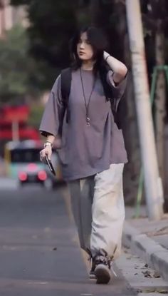 Tom Boyish Outfits, Tomboy Outfit Ideas, Boyish Outfits, Boyish Style, Tomboy Look, Cool Girl Outfits, Chinese Fashion Street, Modesty Fashion, Tomboy Outfits