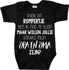 a black baby bodysuit with white writing on the front and back saying, voor di romperje beken nog te klien