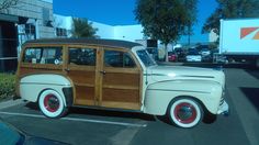 an old car is parked in a parking lot