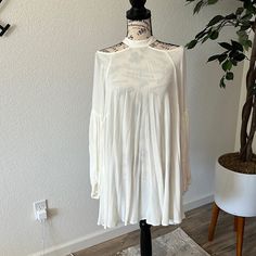 Ivory Color, Free People Top / Mini Dress Style. Nwt. Snap Neck In Back, Long Sleeve. White Flowy Top For Fall, Flowy Cream Blouse For Fall, Off White Blouse For Fall Brunch, Off White Blouse For Brunch In Fall, Off White Blouse For Day Out In Fall, Off White Blouse For Fall Day Out, Baby Tunic, Girls Tunic Tops, Mini Dress Style