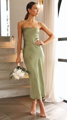 Simplistic Wedding Dress, Wedding Guest Outfit Women, Simplistic Wedding, Italy Wedding Guest Outfit, Italy Wedding Guest, French Country Wedding, Bridesmaids Gowns, Dream Dream, 2025 Wedding