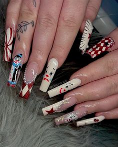 @alisonsnails_ IG Halloween Grunge Nails, Nail Techniques Tips And Tricks, Nail Flyers Ideas, Black And White Clown Nails, Clown Nails Halloween, Halloween Nails Clown, Halloween Nail Designs Square, Halloween Clown Nails, Birthday Themed Nails