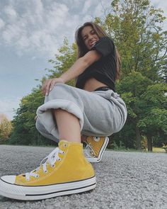 JOURNEYS EXCLUSIVE | Converse Hi Lemon -- photo credit: @isab3lla.jack How To Style Converse High Tops Outfits, Shoes Poses Photo Ideas, Sneaker Poses, Poses To Show Off Shoes, Sneaker Pose, Trendy Instagram Pictures, Picture Ideas Outside, Cool Picture Ideas, Yellow Converse Outfit