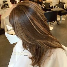 #hair Brown Hair With Caramel, Brown Hair With Caramel Highlights, Rambut Brunette, Highlights Ideas, Honey Brown Hair, Brown Hair Inspo, Brunette Hair With Highlights, Chocolate Brown Hair, Hair Streaks