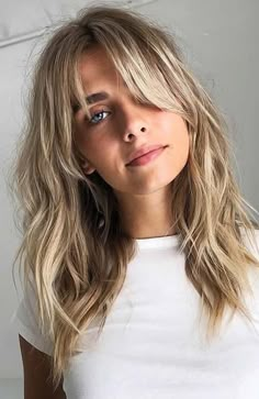 French Hairstyles, Long Fringe Hairstyles, Medium Length Hair With Bangs, Layered Hairstyles, Frontal Hairstyles, Wavy Hairstyles, Haircut Styles, Brown Blonde Hair, Side Bangs