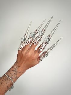 This unique finger claws is perfect fo parties, photosots, fashion editorials, make-up, cosplay, halloween and style gothic queens, fairy or witch style.  Finger Claw Rings long 12 cm = 4.72 inch All claws are fully adjustable and good quality. It sits soft and comfortable on the fingers and you can dance and move a long time. The price is for 5 ( one hand) or 10 piece (both hand). Please choose the number of pieces in the your order. Shipping time of the items located in the USA stock typically Armor Rings, Nails Jewellery, Finger Claws, Filigree Jewellery, Sugar Skull Nails, Claw Rings, Gothic Cosplay, Skull Nails, Armor Ring