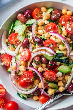 mediterranean chickpea salad Meal Prep Vegetarian, Chicken Fried Rice Easy, Mediterranean Chickpea, Mediterranean Chickpea Salad, Vegetarian Meal Prep, Salad Meal Prep, Salad Healthy, Gluten Free Recipes For Dinner