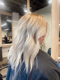 Level 10 Lightest Blonde Hair, Cute Haircuts Blonde Hair, Full Icy Blonde Hair, Blonde Hair Icy Highlights, Highlights Bright Blonde, Super Blonde Highlights On Blonde Hair, Cute Blonde Hair Dye Ideas