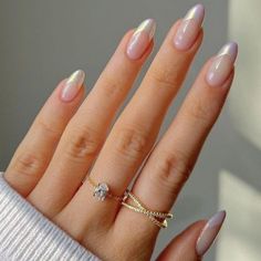 Uñas francesas glaseadas: la tendencia de manicure más brillante y minimalista | Glamour Nails Now, Essie, Cute Nails, Manicure, Nail Art, Nails, Beauty, Art, Nail Arts