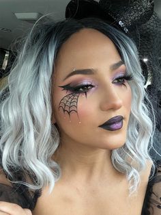 Halloween makeup idea last minute Halloween makeup easy Witch Spider Web Makeup, Womens Bat Makeup, Halloween Make Up Spiders, Black Spider Costume, Spider Makeup Ideas, Spiderweb Makeup Looks, Bat Eyeliner Halloween, Halloween Bat Makeup Ideas, Spider Web Makeup Halloween