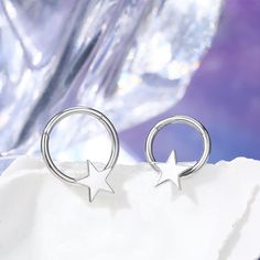 Be beautiful like an evening star when wearing this simple star septum ring which features a five-star at the bottom of the septum hoop. Also the perfect finishing touch for any look. Star Septum, Simple Star Design, Titanium Belly Button Rings, Septum Hoop, Ring Day, Conch Hoop, Septum Rings, Evening Star, Dangle Belly Rings