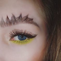 Instagram Eyebrows, Dragon Makeup, Bad Eyebrows, Eyebrow Beauty, Instagram Brows, Feather Brows